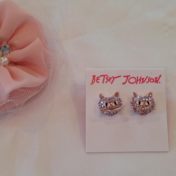 **SOLD**  🌹Betsey Johnson Crystal Earrings NWT🌹 - Picture 2 of 2